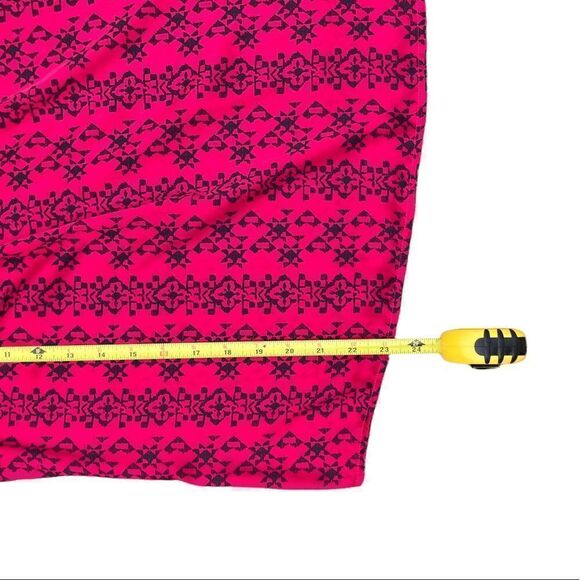 Gap Shiny Red and Navy 3/4 Sleeve Top With Keyhole Closure, Size M - Picture 4 of 5